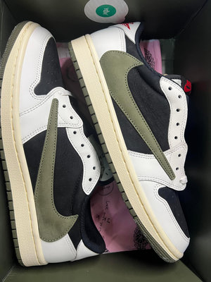 Travis Scott x Nike Air Jordan 1 Low "Medium Olive" 黑綠橄欖 聯名 倒鉤 5.0 DZ4137-106 展示