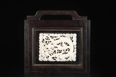 舊藏清代白玉木箱裝隨型白玉一箱整箱重1644克，箱長18厘米，寬12厘米，高15厘米4052