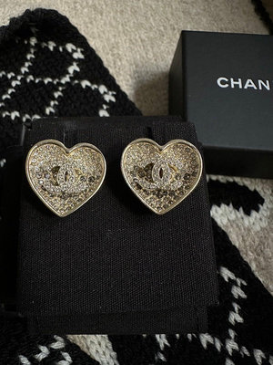 全新品 收藏 超美 人氣 香奈兒 爆款 Chanel cc logo愛心滿滿鑽 耳釘 耳環 原價32000 購入 現貨親拍
