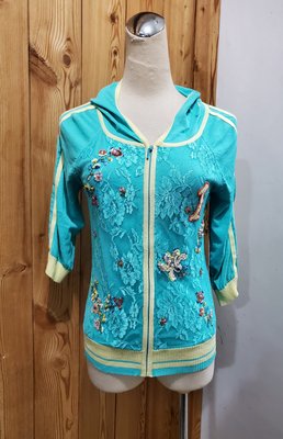 吉思緹娜Kistina精品專櫃 藍色蕾絲綴亮片花卉刺繡針織造型連帽小外套（M）