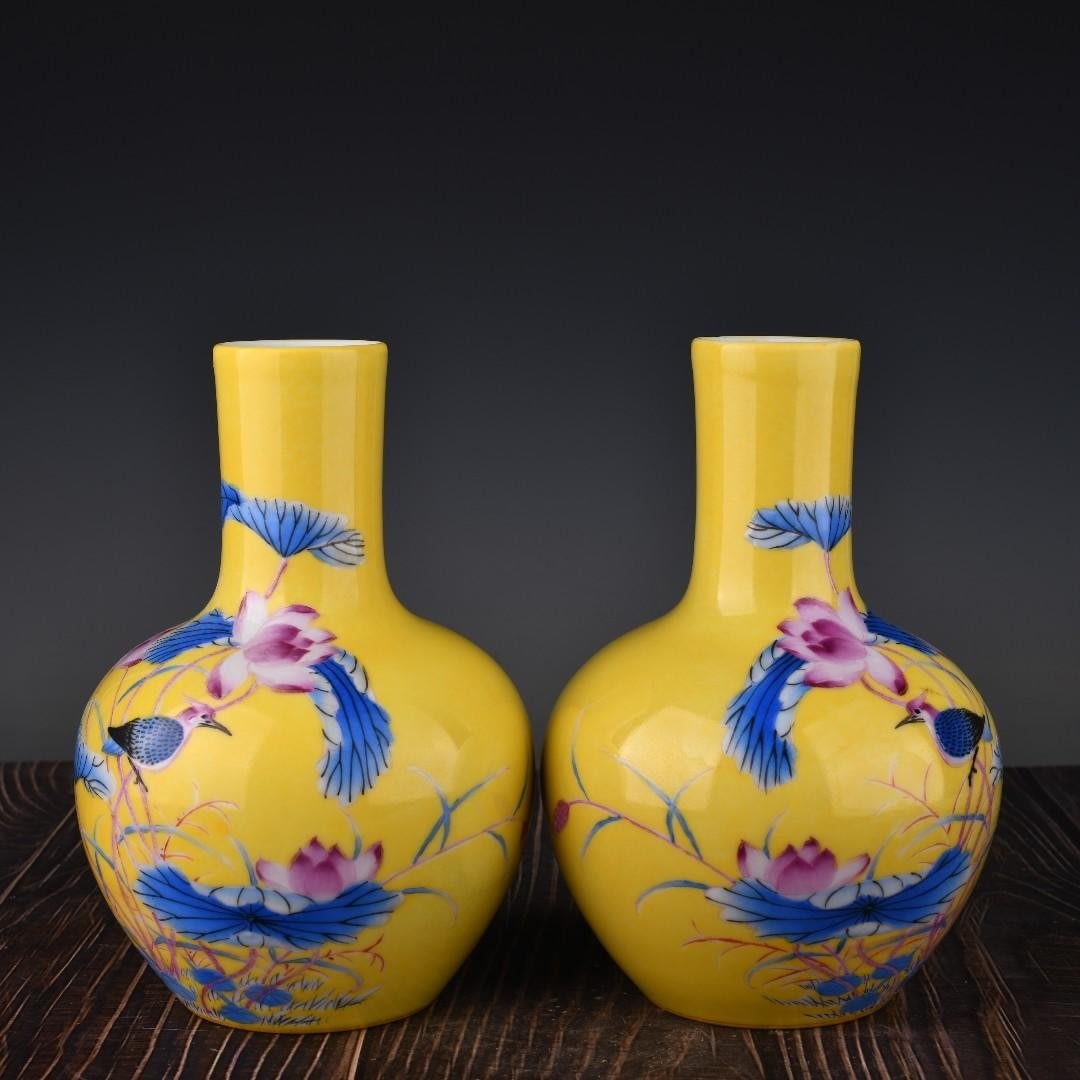 清乾隆黃底琺瑯彩花鳥紋天球瓶規格20.5*14厘米24506【真棒古瓷器 