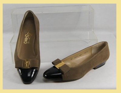 精品大師-FERRAGAMO-VARA REGALE棕色麂牛皮中跟包鞋5.5D/市價2萬-二手真品