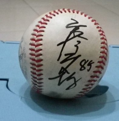 棒球天地--賣場唯一--統一獅 廖文揚 簽名於棒協指定比賽球.字跡漂亮