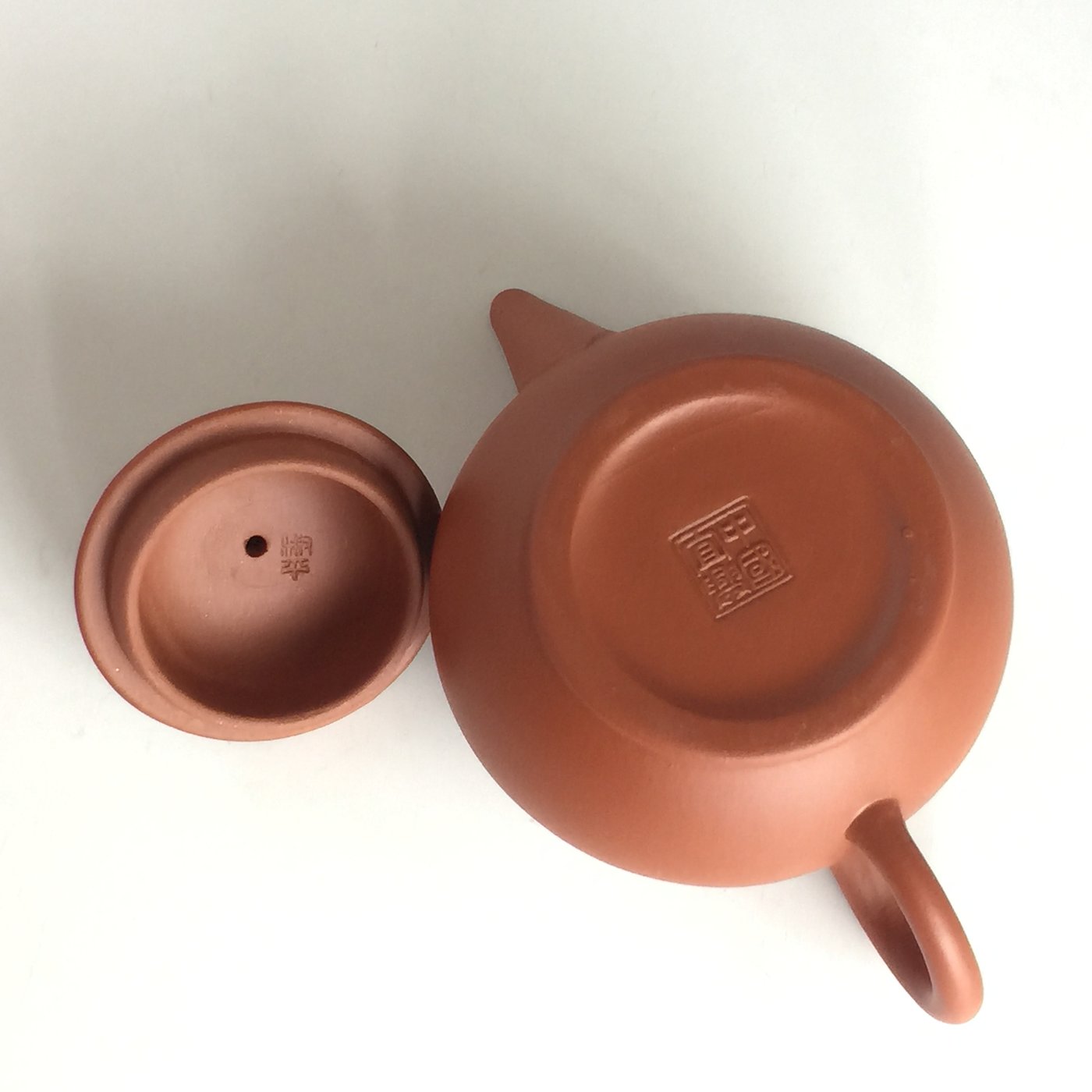 豪華ラッピング無料 B10025 約334.3ｇ：真作 梅山水茶文字彫 朱泥茶壷