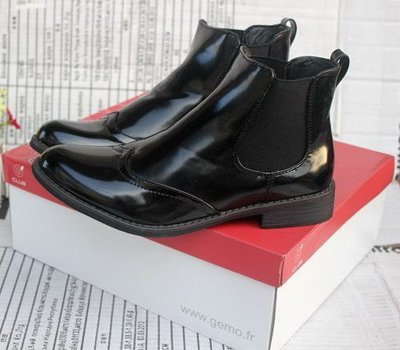 香港outlet代購 歐洲品牌 亮皮女靴 短靴 裸靴 馬丁靴 機車靴 高跟鞋 軍靴 皮靴 牛仔靴F21的風格