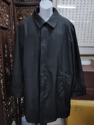 (九成五新)DKNY亮黑色前扣式微鋪棉防風長大衣(XL)(B837)