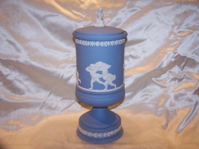 Wedgwood  Jasper 罕見水藍色浮雕玉石捉迷藏大花瓶～特價38000
