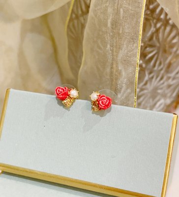 【MOMO全球購】法國Les Nereides 卡羅拉玫瑰系列 紅玫瑰珍珠星鉆 耳環耳釘耳夾