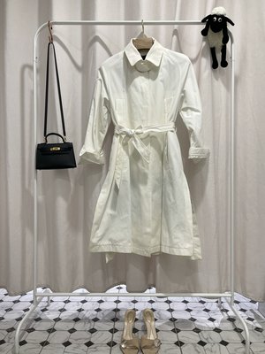 設計師高美芬KAO MEIFEN白色風衣式洋裝大衣外套（喜歡葉珈伶陳季敏請參考）