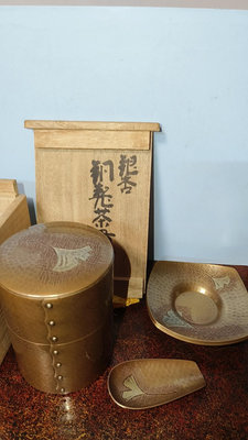 x日本進口玉川堂純銅手工鎚起杏葉紋內鍍銀茶葉罐茶托茶則套裝，銀