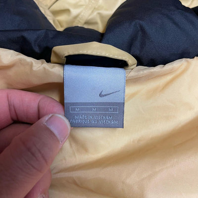 （Size M) Nike 淡黃色防水防風連帽羽絨外套