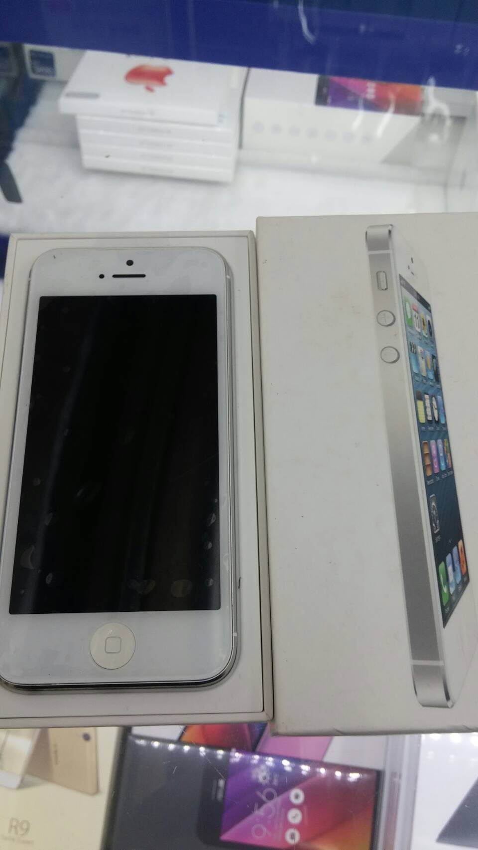 最殺小舖 中古iphone5s 16g銀白黑各一隻小傷美機原廠公司貨盒裝另有iphone5s Yahoo奇摩拍賣