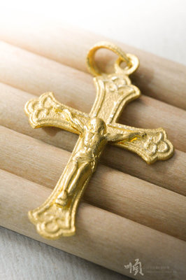 順順飾品--純金墜子--天主教耶穌十字架墜子┃重1.09錢