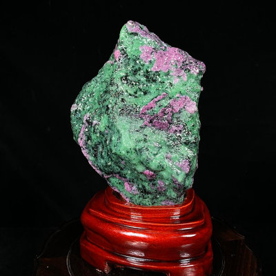 奇石 原石擺件 緬甸紅綠寶 天然原礦帶座高18×10×5.5cm 重1.5公斤 編號280283