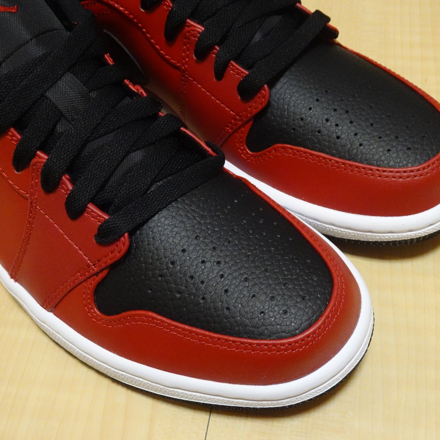 NIKE AIR JORDAN 1 LOW AJ1 飛人喬丹一代芝加哥公牛配色紅黑白黑勾反轉