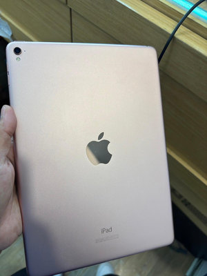 奇機通訊(巨蛋店)售二手- iPad Pro 9.7吋 128G Wifi 玫瑰金 功能正常 已換新電池 液晶周圍有老化