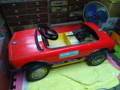 省錢二手拍賣─早期鐵皮外殼 BMW 玩具電動車、BMW 玩具電動童車，幾十年歷史的老玩具。