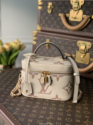 二手Louis Vuitton LV Vanity PM 化妝包 M45599奶白色