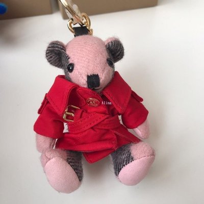 【小七專營】Burberry 潮流新寵 新款紅色風衣 粉色小熊掛飾 英倫時尚 可開發票