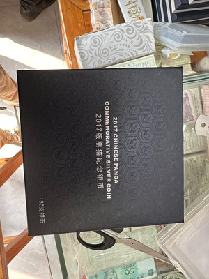 2017年熊貓銀幣，150克證書包裝齊全，免運