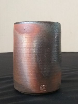《茁壯啟業 》茶杯 柴燒直筒杯 作者:吳金維 K422 尺寸：6.3x6.3x8.9