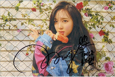 TWICE 林娜璉 Na Yeon 親筆簽名照片 6寸 宣傳照  2019.24 06