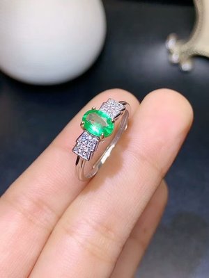 【祖母綠戒指】天然祖母綠戒指 vivid Green 亮綠 淨度好 翠色漂亮