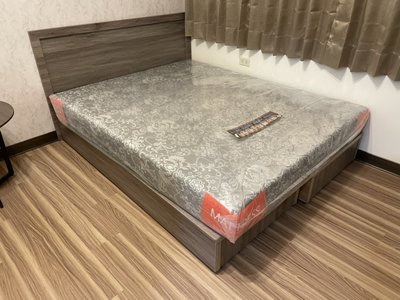 鴻宇傢俱~高級超硬式4.2鋼3.5尺單人床墊~ 採隨機布色不挑色