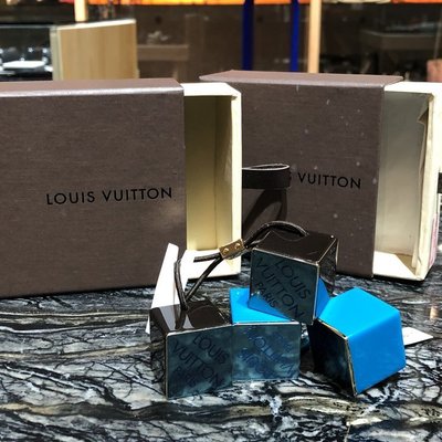 ＊金選名店＊Louis Vuitton＊ LV 金屬壓克力 方塊骰子 咖啡色 / 天藍色 髮飾 / 綁頭髮 / 飾品