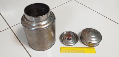 不鏽鋼茶罐，二手，品項如圖，完美者下標前請三思，共賣300元。