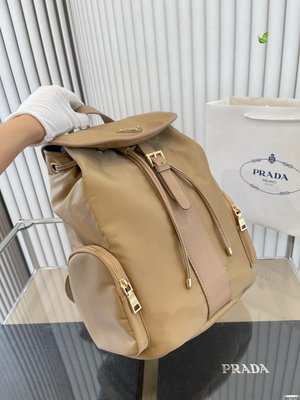 【一品香包】Prada 最新尼龍包 潮流時尚單肩包後背包斜挎包 明星同款 專櫃雙肩包 配禮盒
