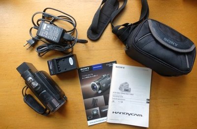 [Ｃ.M.平價精品館]SONY索尼HDR-CX700高畫質記憶卡式數位攝影機/大容量電池/充電器/說明書/原廠背袋