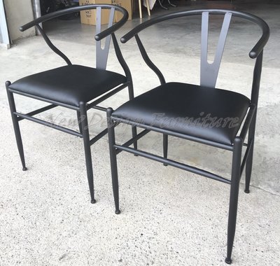 【N D Furniture】台南在地家具-仿舊工業風噴砂黑鐵Y-chair黑皮墊餐椅/鐵藝休閒椅-