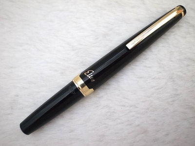B221  百樂 日本製 黑桿短鋼筆 18k F尖(粗桿)(8成新無退漆)