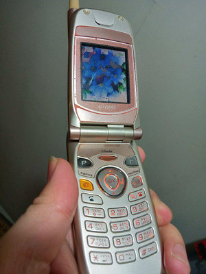 大媽桂二手屋，Sanyo 三洋 經典款PHS GSM 雙模手機 G1000 Made in Japan，雙螢幕，功能正常，機器蠻漂亮的，翻蓋手機，貝殼機，絕版品