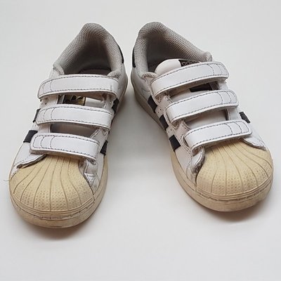 adidas 愛迪達兒童休閒球鞋，男女童都可穿，鞋內19.5公分，二手賣199元