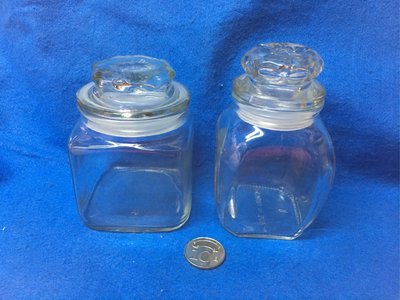 【鑫寶貝】貝殼DIY  玻璃瓶 大正四方瓶   星沙瓶 星砂瓶 玻璃瓶 附玻璃蓋  單價100元 買十送一 瓶高8.2公分，寬7.8公分，加蓋10.5公分