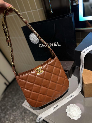 【二手】【跑量】    折疊禮盒包裝 香奈兒 Chanel 23B 嬉皮包 慵懶隨