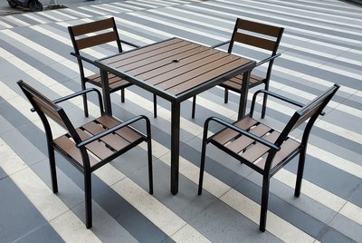 【加百列庭園休閒傢俱】80CM鐵製塑木方桌+鋁合金塑木椅一桌四椅組 (可搭配傘+傘座)~7-11塑合木桌椅組~庭園必備