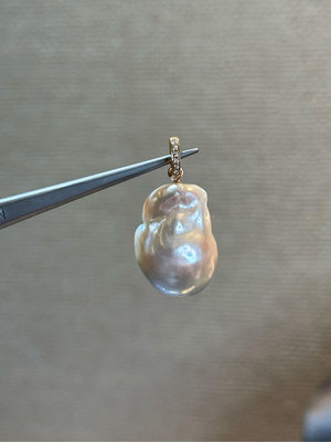 巴洛克淡水珍珠+18k可活動鑽石吊扣