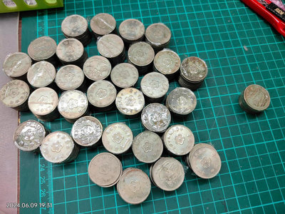 民國49年-64年蘭花壹圓1元 大約490枚  流通過的，老家長輩留存的