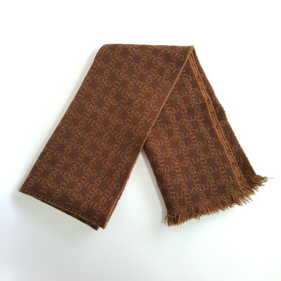 FENDI  經典款  LOGO  圍巾 義大利製造， 保證真品 超級特價便宜賣