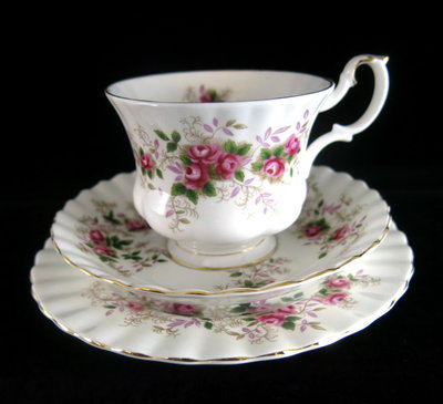 英國製Royal Albert皇家亞伯特Lavender Rose三件式骨瓷咖啡杯盤組