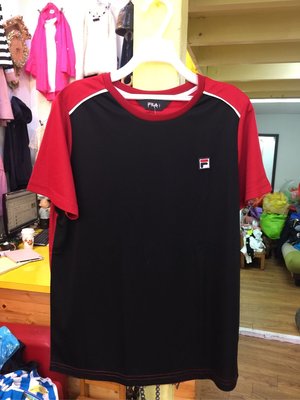 FILA男童春夏短袖上衣 - 男款吸濕排汗短袖T恤 黑紅色135.145.165Acm