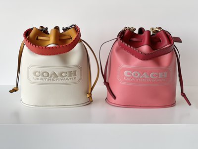 現貨熱銷-COACH 3851 最新款拼色卵石紋印花Fied水桶包 LOGO徽章 女士單肩包  側背包 女包