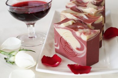 女王天然手工皂「玫瑰紅酒-淨白美妍皂 」 手工香皂  手工肥皂 冷製手工皂