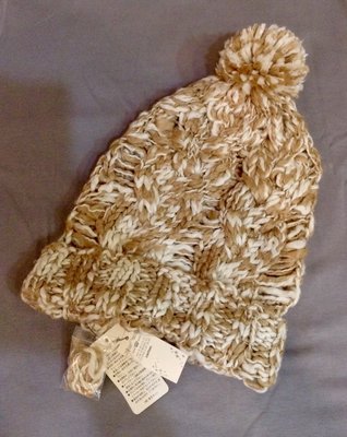 cantwo 毛線帽 尺寸:F 表布：壓克力纖維85% 羊毛15%  全新品  聖誕交換禮物