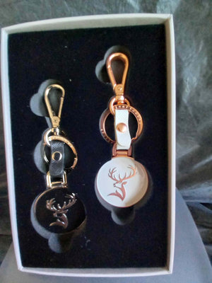 《Glenfiddich格蘭菲迪》象徵「福鹿所及、福祿大吉」新年吉兆~福鹿一對 鑰匙圈(全新含盒)