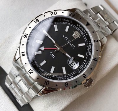 VERSACE Hellenyium GMT 黑色錶盤 銀色不鏽鋼錶帶 石英 男士手錶 V11020015