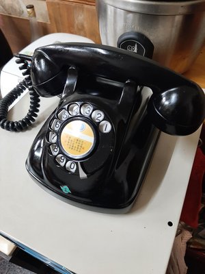 老台灣電話4號電木.功能正常可接聽，電話來有鈴聲